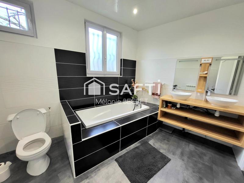 Maison - 223 m² - 8 pièces