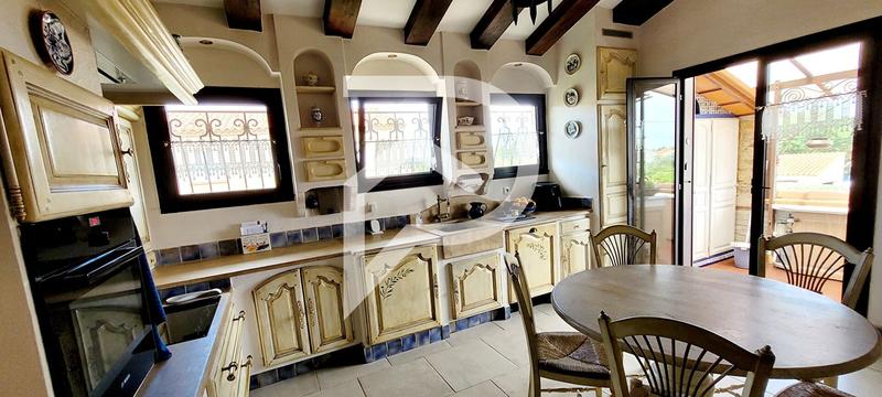 Demeure - 259 m² - 11 pièces