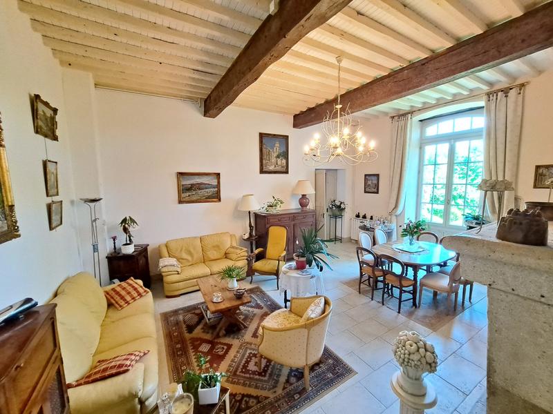 Maison - 285 m² - 6 pièces