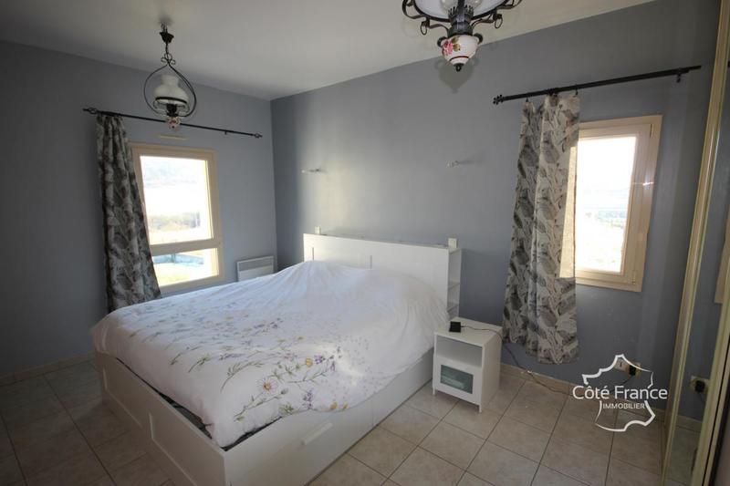 Maison - 212 m² - 9 pièces