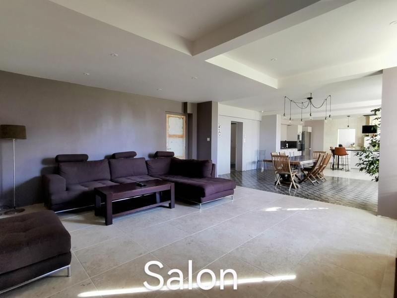 Maison - 325 m² - 10 pièces