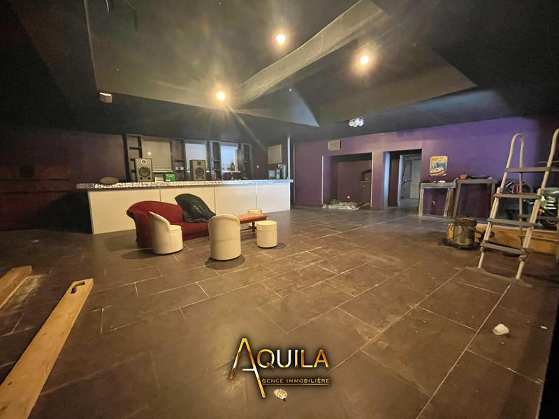 Maison - 300 m² - 10 pièces