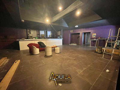 Maison - 300 m² - 10 pièces