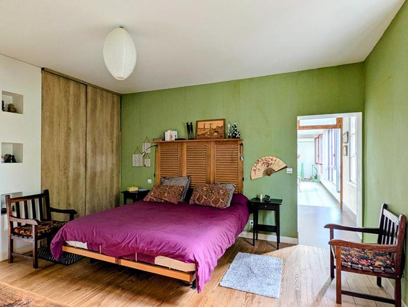 Maison - 238 m² - 8 pièces