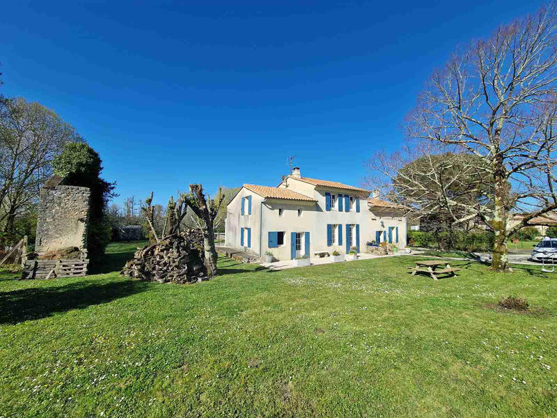 Maison - 207 m² - 7 pièces