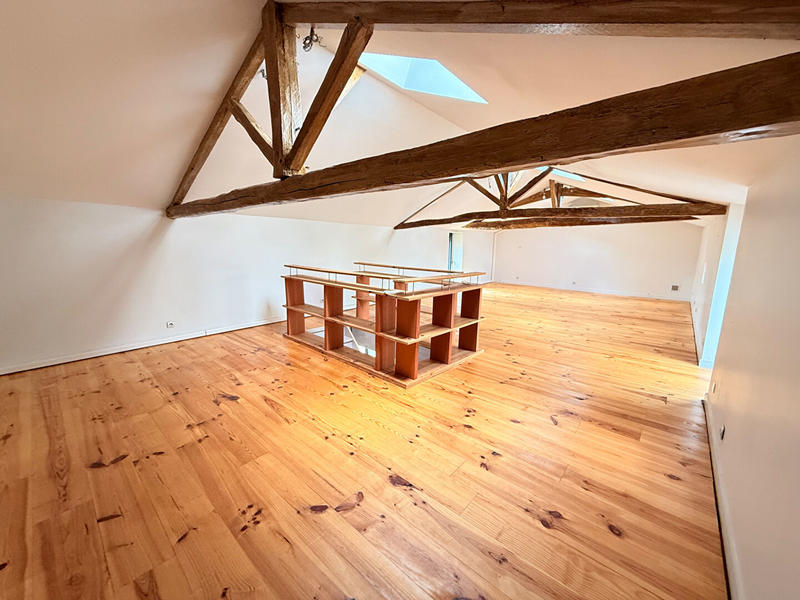 Maison - 216 m² - 9 pièces