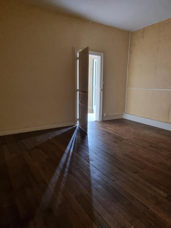 Maison - 218 m² - 11 pièces