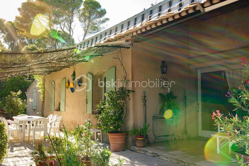 Propriété - 220 m² - 8 pièces