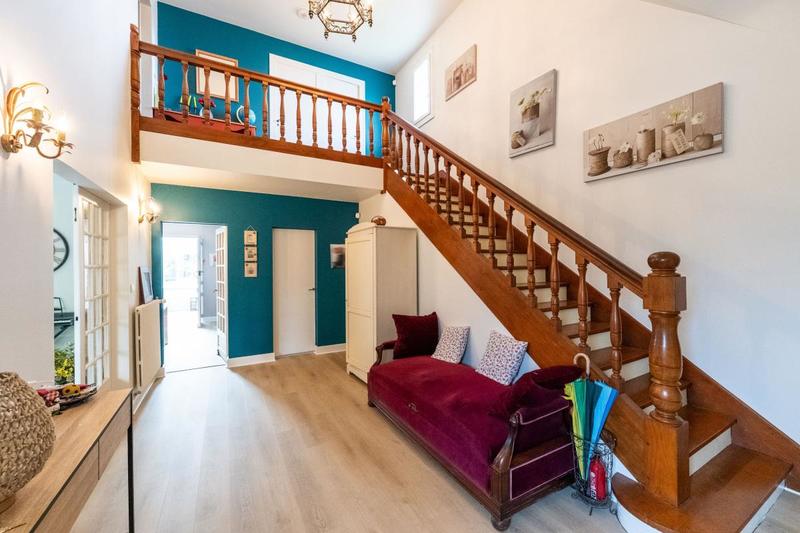 Maison - 202 m² - 6 pièces