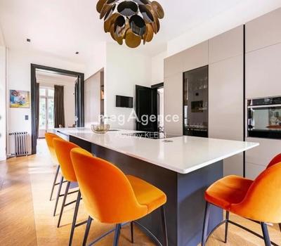 Maison - 320 m² - 10 pièces