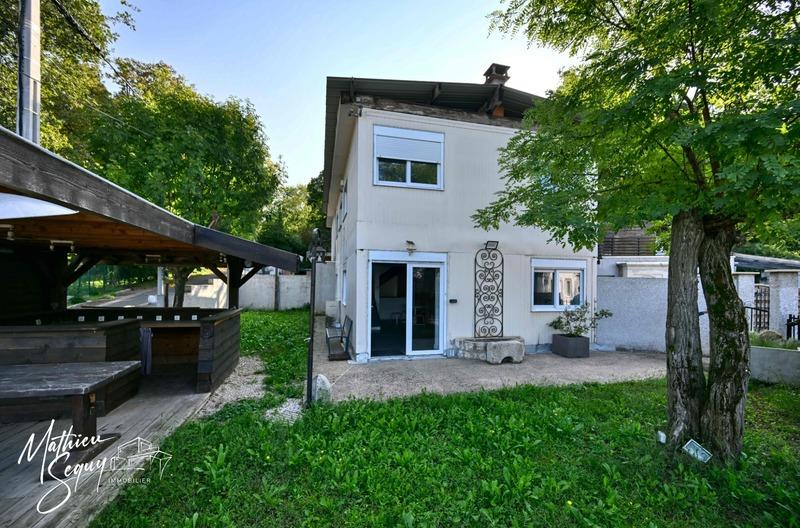 Maison - 274 m² - 9 pièces