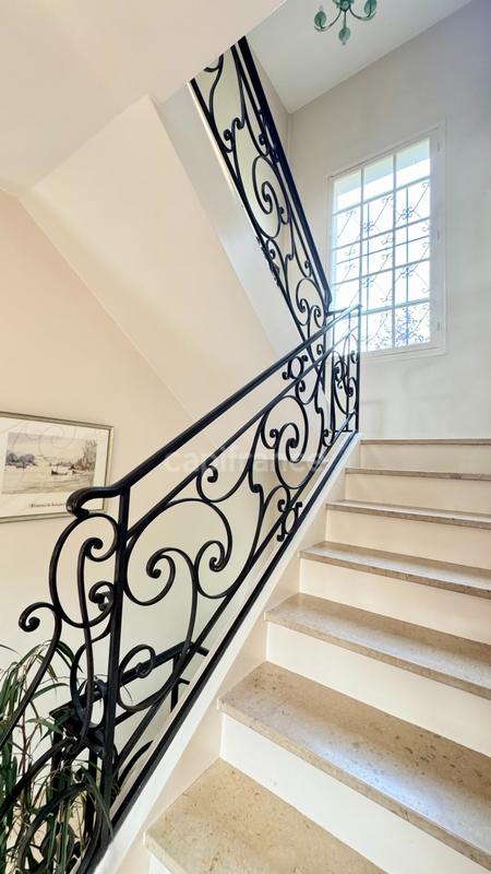 Maison - 265 m² - 8 pièces