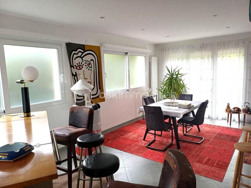 Maison - 243 m² - 8 pièces