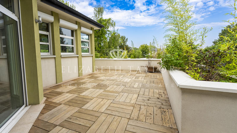 Propriété - 851 m² - 14 pièces