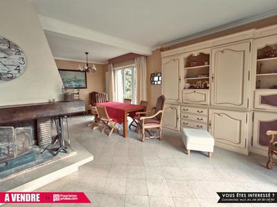 Maison - 240 m² - 8 pièces