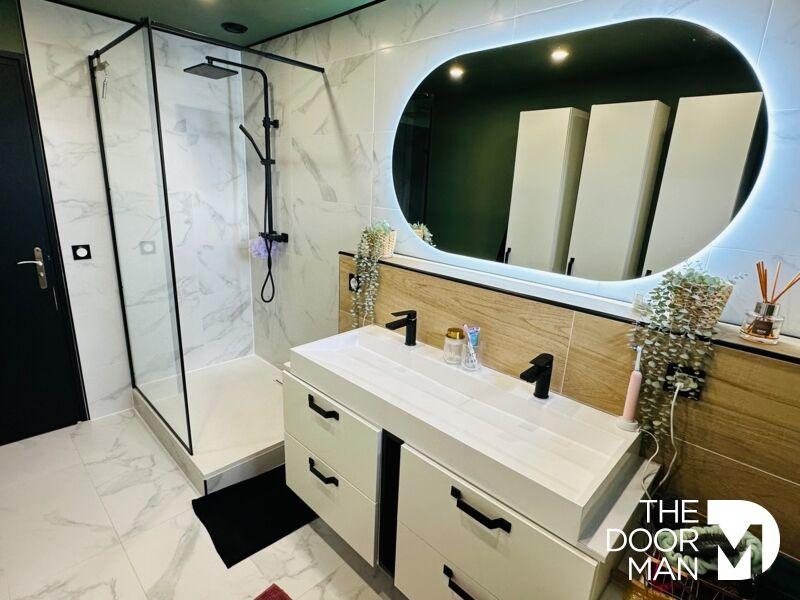 Demeure - 255 m² - 6 pièces