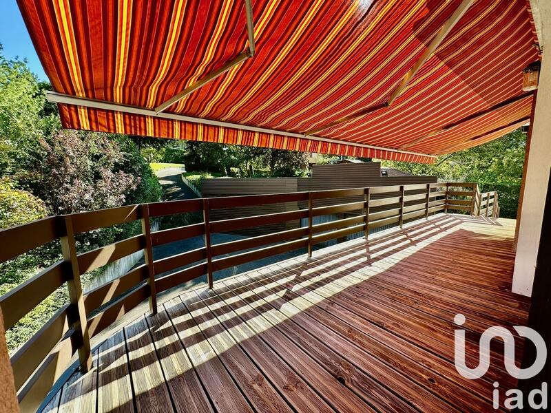 Maison - 225 m² - 8 pièces