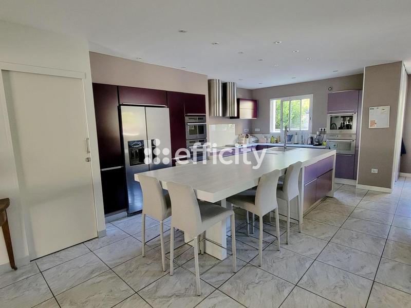 Maison - 210 m² - 5 pièces