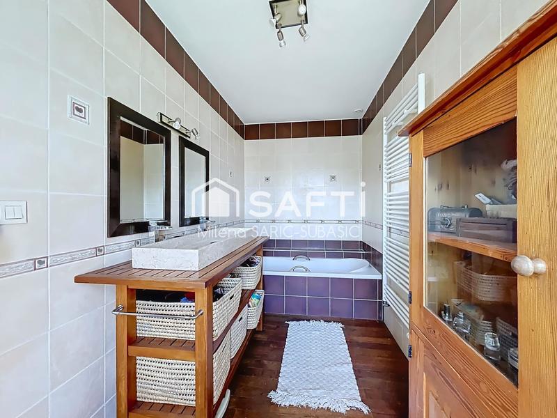 Maison - 161 m² - 5 pièces