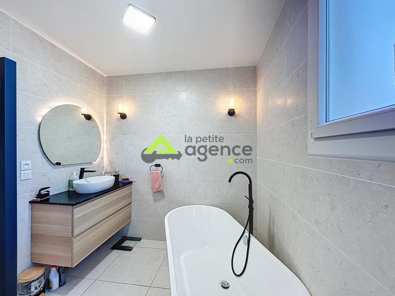 Maison - 105 m² - 4 pièces