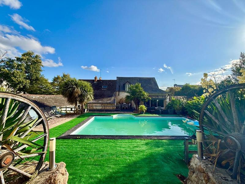 Maison - 260 m² - 11 pièces