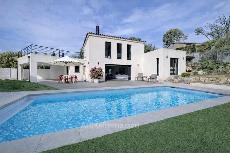 Maison - 140 m² - 5 pièces