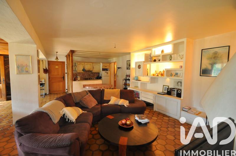 Maison - 370 m² - 11 pièces