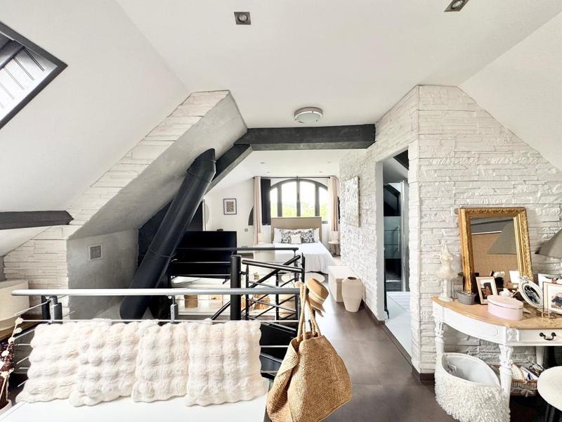 Maison - 280 m² - 7 pièces