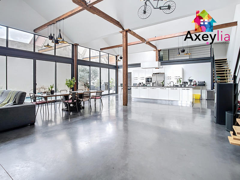 Maison - 240 m² - 7 pièces