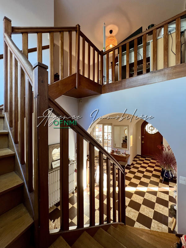 Maison - 275 m² - 8 pièces