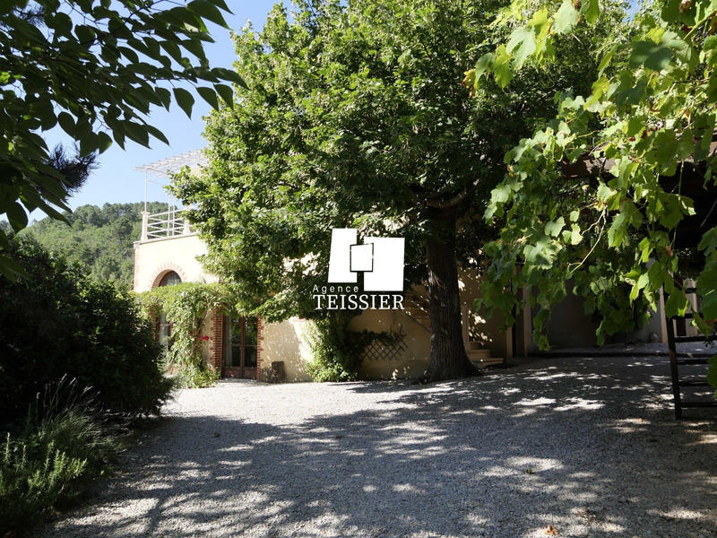 Mas - 223 m² - 8 pièces