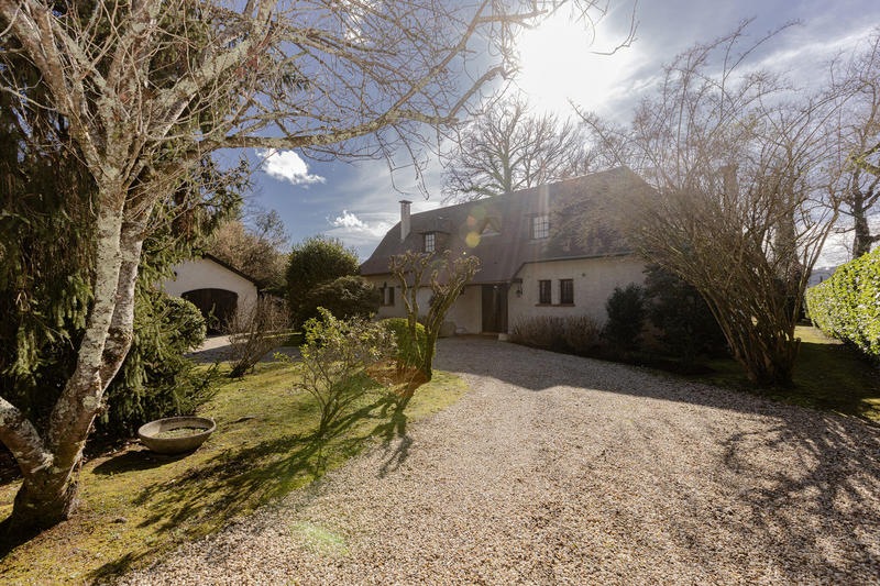 Maison - 198 m² - 8 pièces