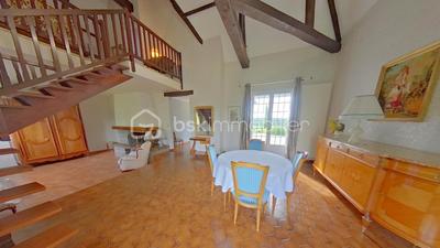 Maison traditionnelle - 140 m² - 5 pièces