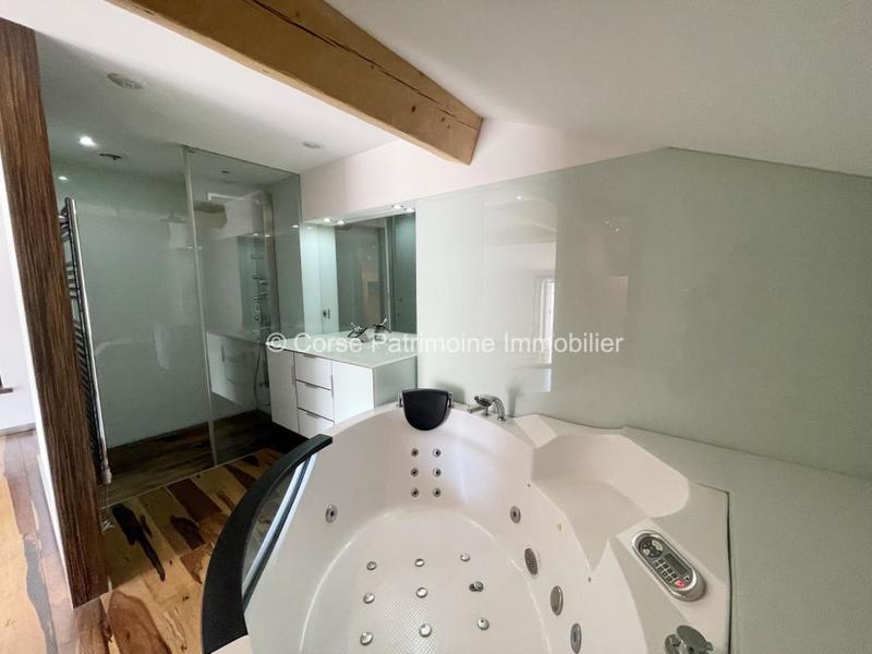 Appartement - 125 m² - 5 pièces