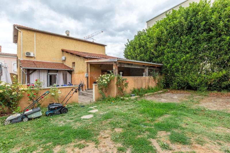 Maison - 237 m² - 7 pièces