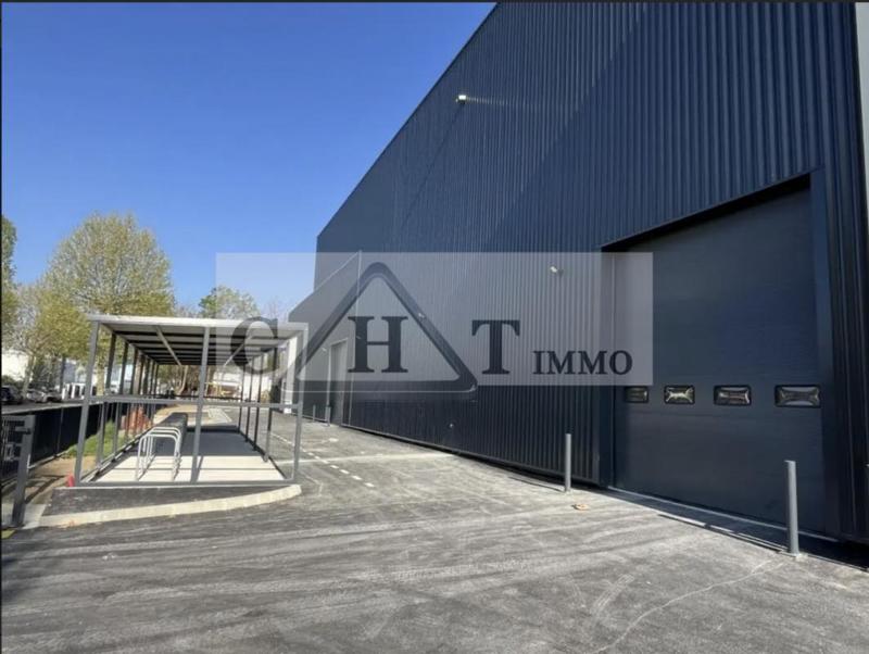 Entrepôt - 1 000 m²