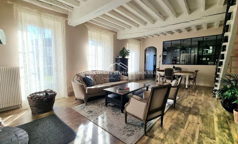 Maison - 220 m² - 8 pièces