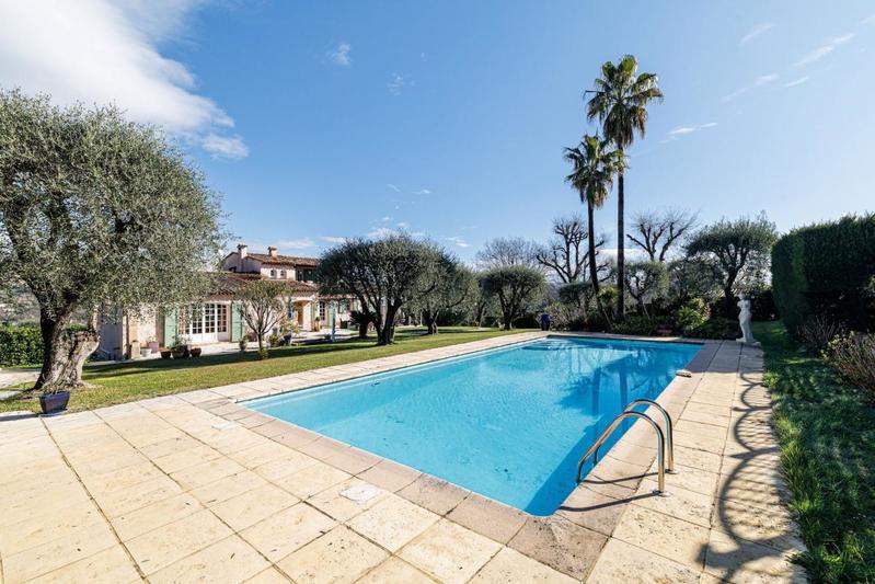 Propriété - 300 m² - 7 pièces