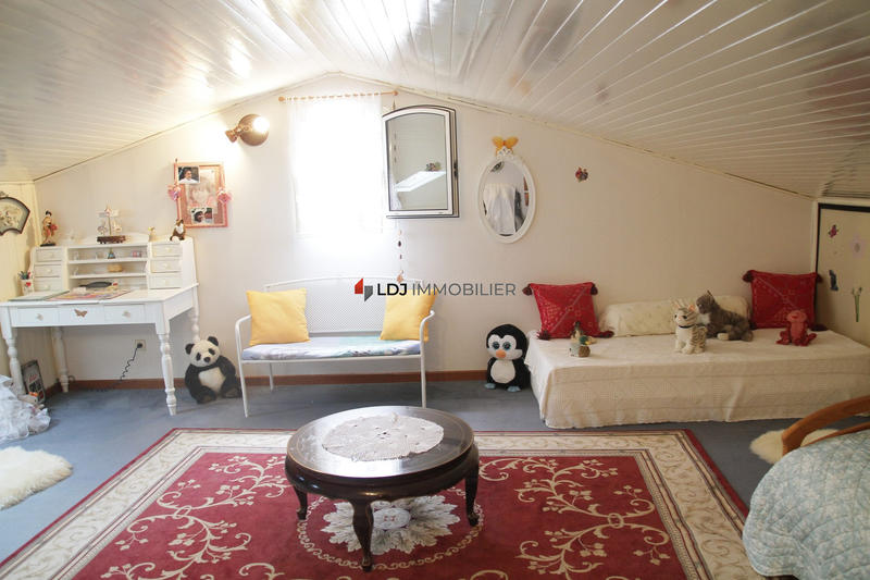 Maison traditionnelle - 200 m² - 7 pièces