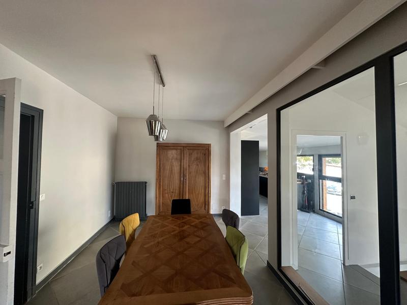 Maison - 180 m² - 8 pièces