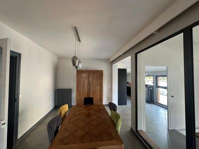 Maison - 180 m² - 8 pièces