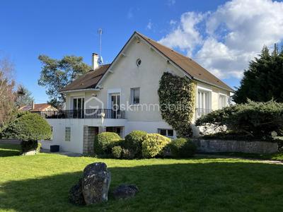 Maison traditionnelle - 222 m² - 6 pièces