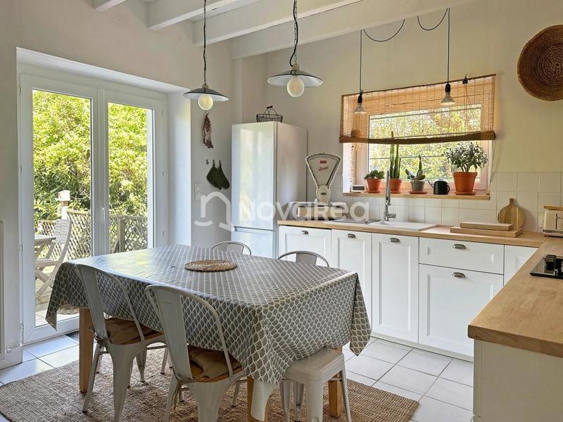 Maison - 312 m² - 9 pièces