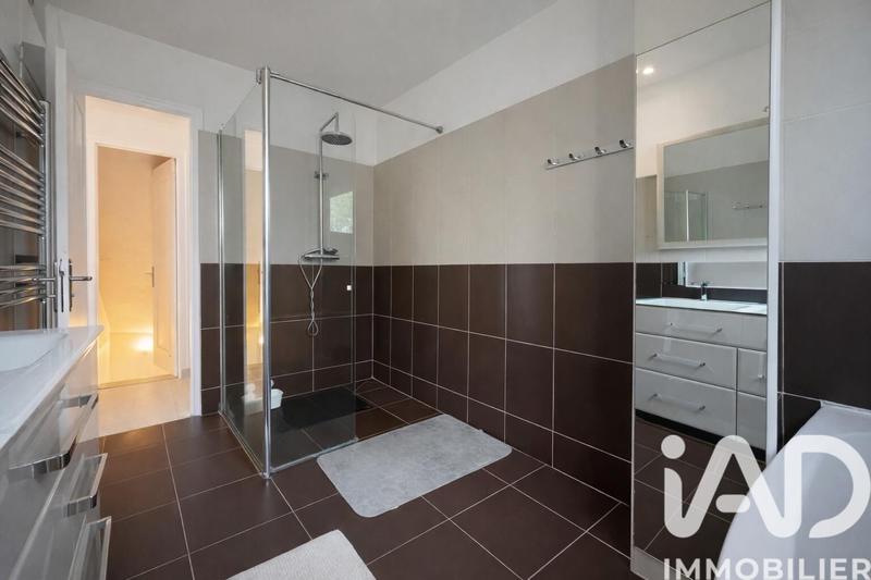 Maison - 180 m² - 6 pièces