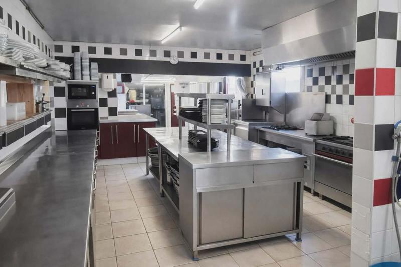 Maison - 340 m² - 6 pièces