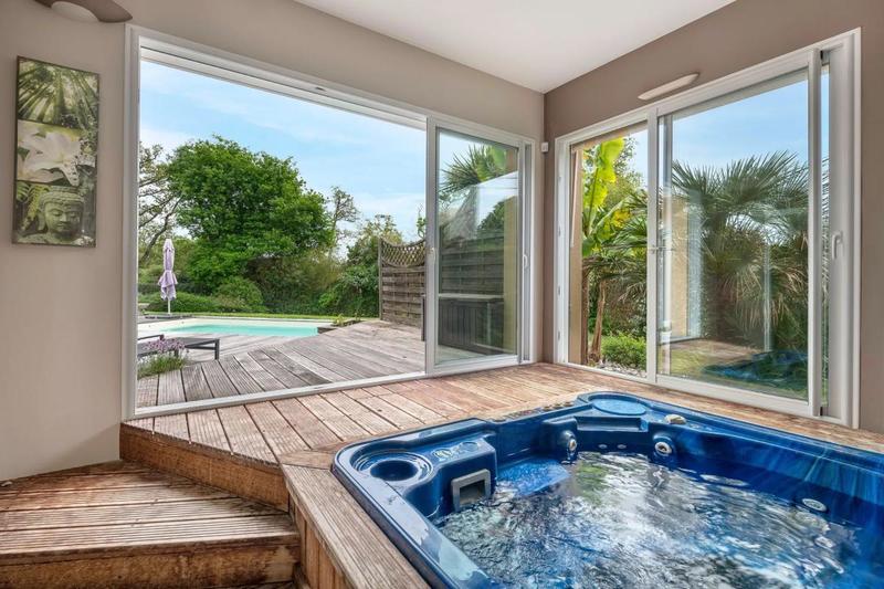 Villa - 233 m² - 12 pièces