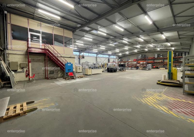 Local d'activité / Entrepôt - 2 550 m²