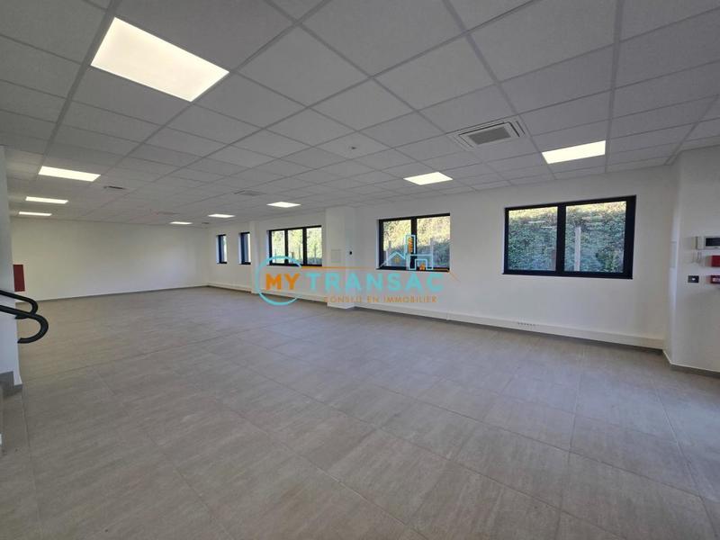 Local d'activités - 1 675 m²