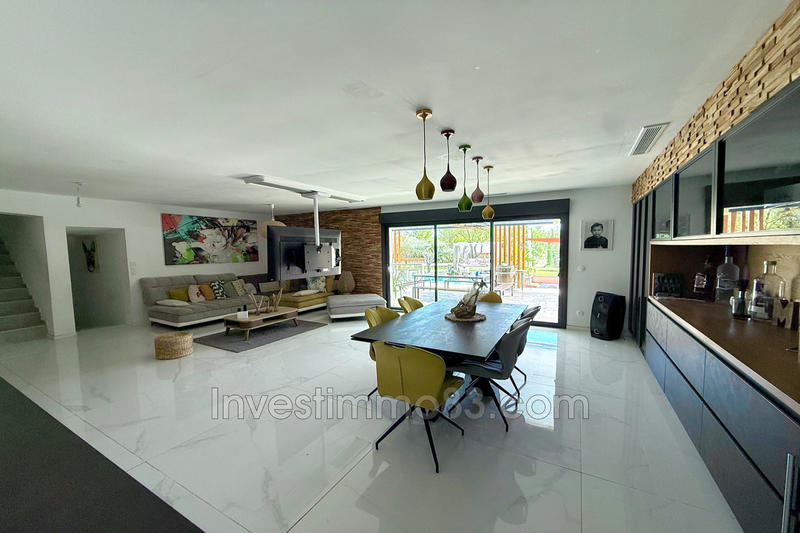 Propriété - 203 m² - 10 pièces