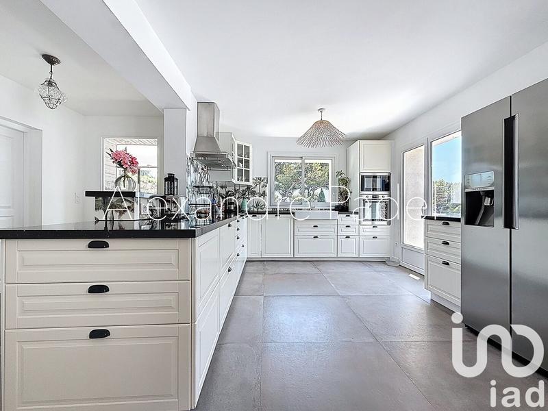 Maison - 270 m² - 10 pièces